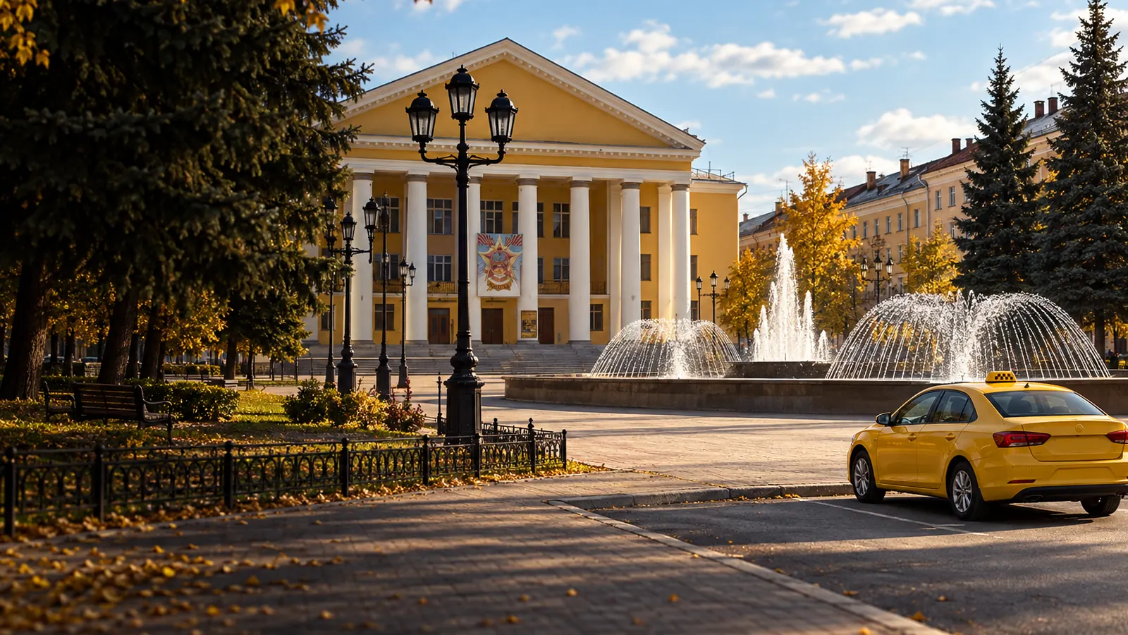 Культурный центр Октябрь в Электростали осенью